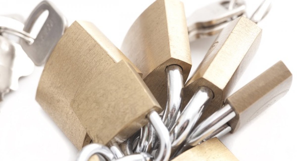 Cause or correlation? Padlocks linked together